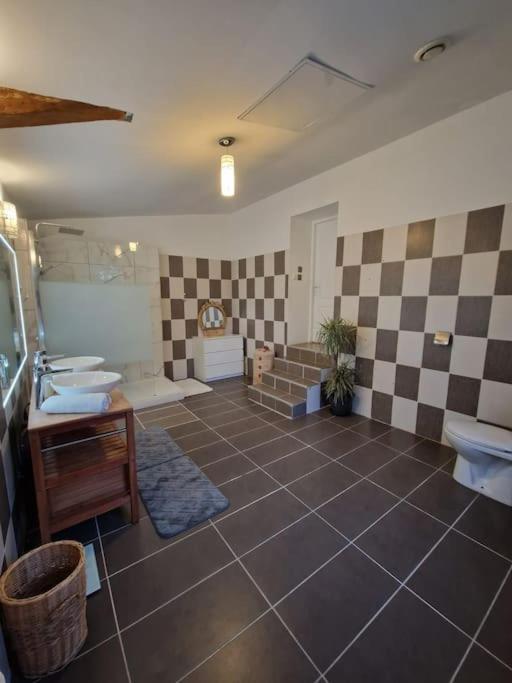 Demeure En Pierre Avec Piscine Privee Villa Etauliers Bagian luar foto