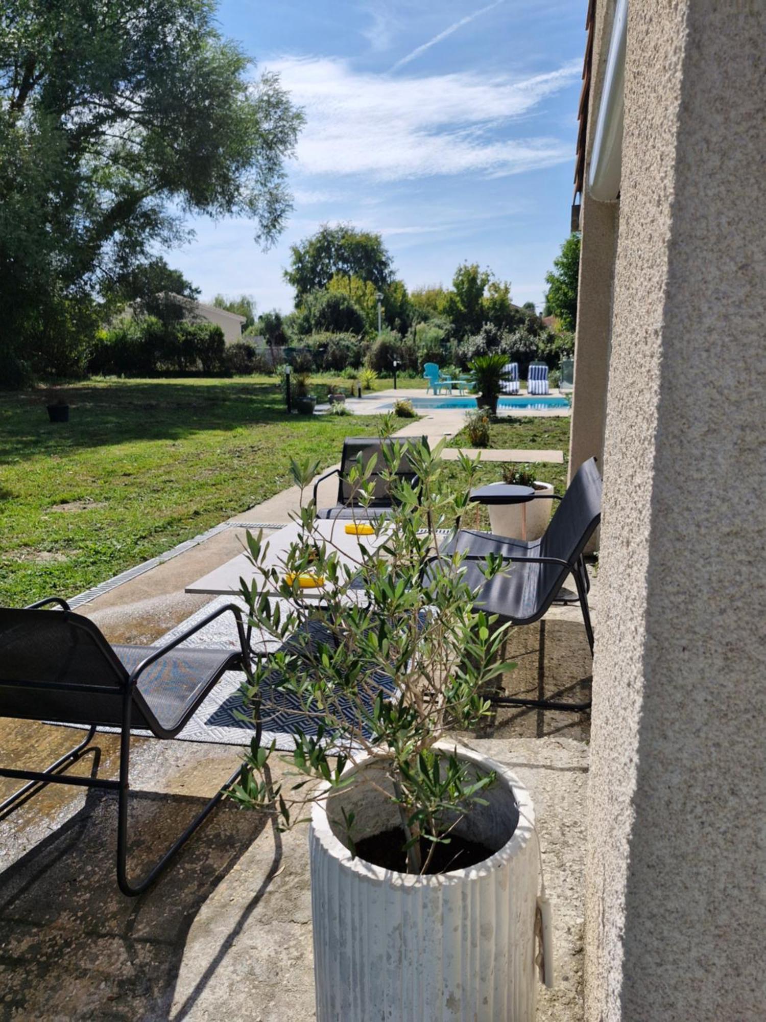 Demeure En Pierre Avec Piscine Privee Villa Etauliers Bagian luar foto